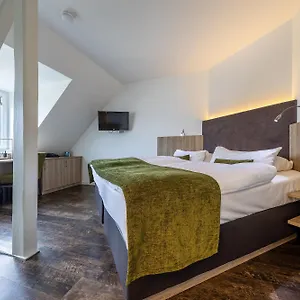 Trip Esplanade, Otel