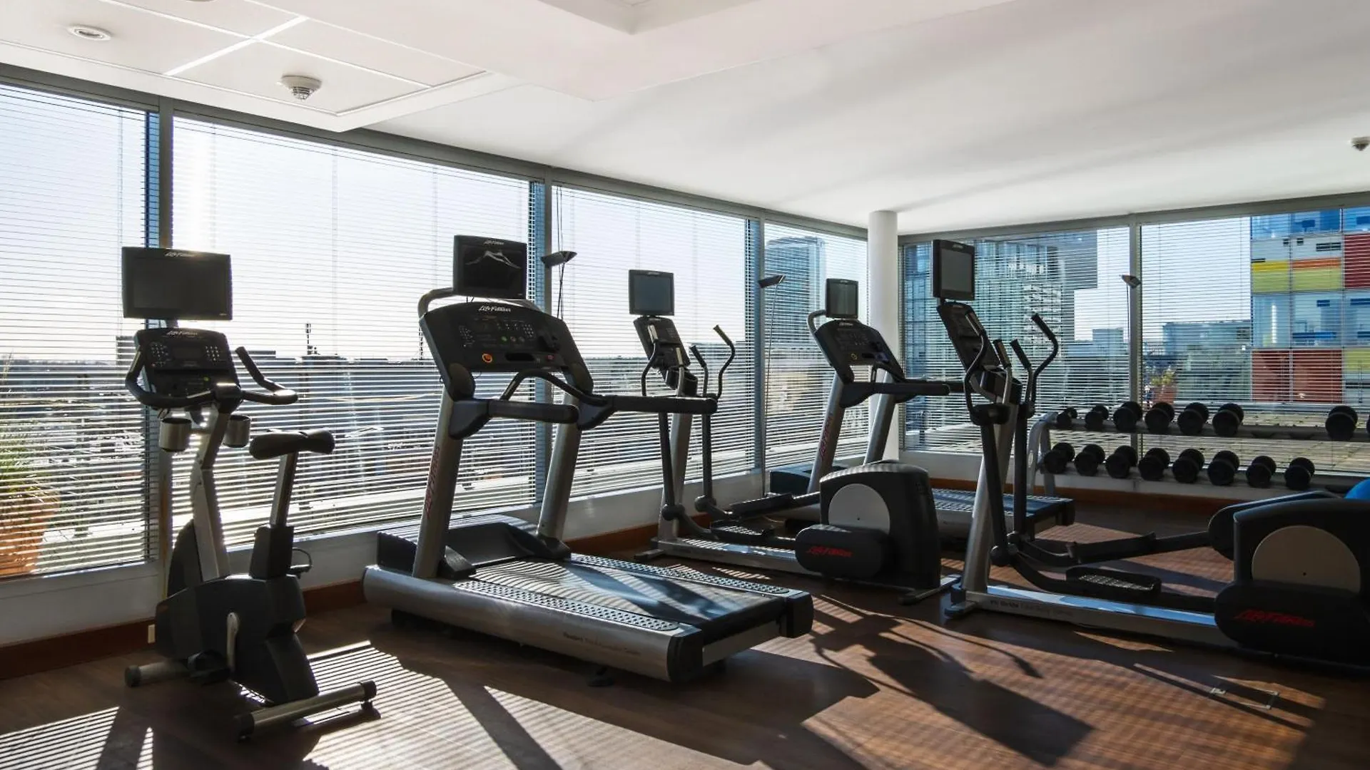 Courtyard By Marriott Duesseldorf Hafen contacts